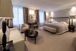 Cama ou camas em um quarto em Hotel Bayerischer Hof