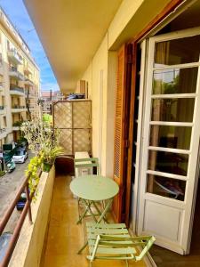 Ban công/sân hiên tại Ajaccio centre ville joli T2 Grandval