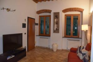 Televisyen dan/atau pusat hiburan di San Giovanni Apartment Porto di Livorno