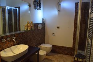 Bilik mandi di San Giovanni Apartment Porto di Livorno +28 gambar