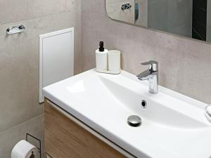Ένα μπάνιο στο Nova Apartment In Orlik Residence