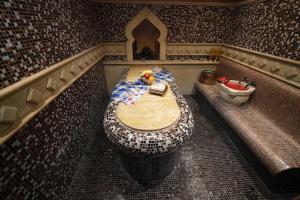 a bathroom with a bath tub and a sink at Glavatarski Han in Glavatartsi