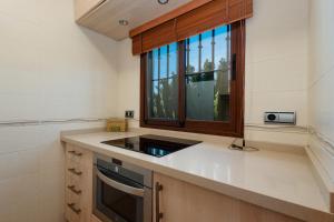Kuchyňa alebo kuchynka v ubytovaní Vacation home in the best location, with terrace and pool in Marbella Center