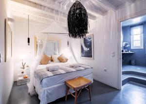 Posteľ alebo postele v izbe v ubytovaní Manu Mykonos Next to the Beach Quality Brand Villa & Bungalows