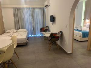 Postel nebo postele na pokoji v ubytování OSIRIS HOTEL APARTMENTS and STUDIOS