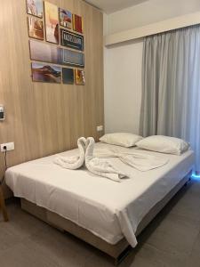 Postel nebo postele na pokoji v ubytování OSIRIS HOTEL APARTMENTS and STUDIOS