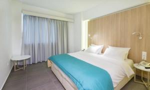 Postel nebo postele na pokoji v ubytování OSIRIS HOTEL APARTMENTS and STUDIOS