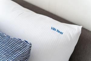 Villa Neos客房内的一张或多张床位