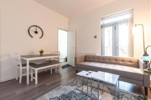 Posezení v ubytování Spacious Contractor 5BR - Wi-Fi, Parking