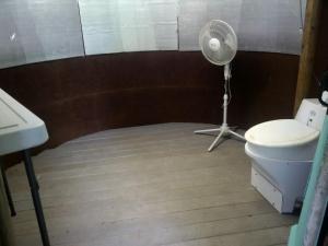 Koupelna v ubytování Charming Yurt Rental Nestled in the Forest near Friendsville, Maryland