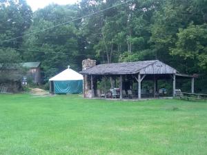 Zahrada ubytování Charming Yurt Rental Nestled in the Forest near Friendsville, Maryland