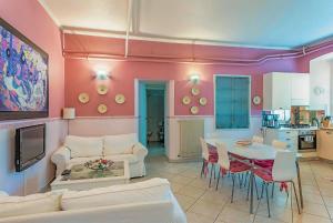 Kuchyň nebo kuchyňský kout v ubytování Palazzina GiardinoLago