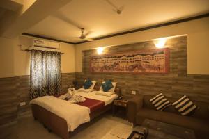 En eller flere senge i et værelse på Malik Guest House + 46 billeder