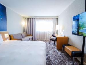Postel nebo postele na pokoji v ubytování Novotel Saint Avold