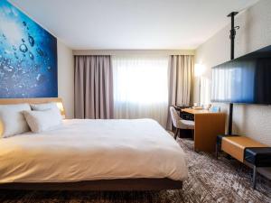 Postel nebo postele na pokoji v ubytování Novotel Saint Avold