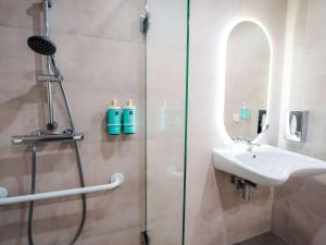 Koupelna v ubytování Novotel Saint Avold