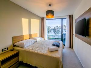 Postel nebo postele na pokoji v ubytování Sunrise Beachfront Residence + 37 fotografií