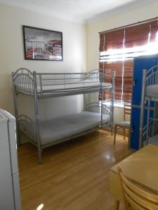 Postel nebo postele na pokoji v ubytování 24/7 London Hostel