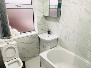 Et badeværelse på City centre 4 bed 8 guest house