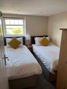 Katil atau katil-katil dalam bilik di The Granary, Field House Farm, countryside location near York