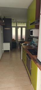 Kuchyň nebo kuchyňský kout v ubytování Apartamento Rulosol 1