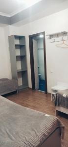Rúm í herbergi á Apartments Lezzet