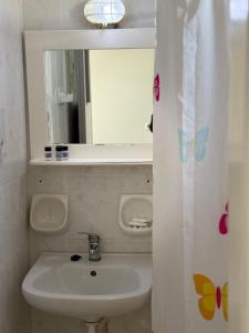 A bathroom at Vias