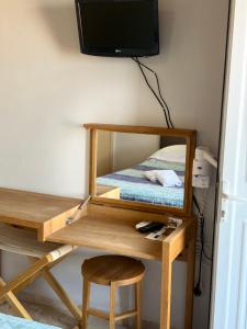 A television and/or entertainment centre at Vias