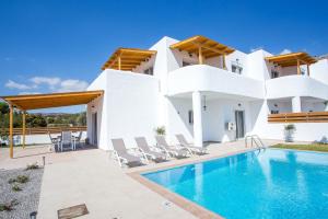 Bazén v ubytování Rhodian Dunes Villas with Private Pool nebo v jeho okolí
