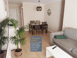 Posedenie v ubytovaní Habitaciones en Apartamento compartido DELICIAS ROOM Cerca del Mar, Aeropuerto, Ave y Metro