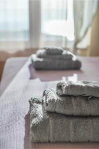 a group of towels sitting on top of a bed at Serenity Villa by Comfortbnb in Saronida