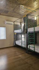 Postel nebo postele na pokoji v ubytování Zostay Urban Retreat Deluxe Rooms & Premium Dorms