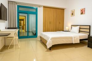 Ένα ή περισσότερα κρεβάτια σε δωμάτιο στο Classy Studios for Ladies in Dubai, Marina فتيات فقط