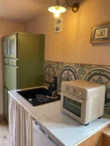 Køkken eller tekøkken på The Hideaway & Sauna at Ring O'Bells + 23 billeder