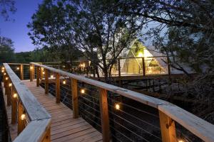 Fotografie z fotogalerie ubytování Luxury Glamping Retreat in Texas, Dome Rental for Perfect Nature Escapes v destinaci Marble Falls