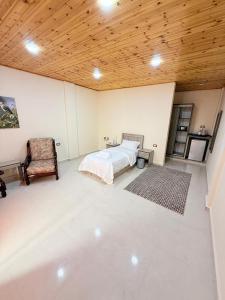 Postel nebo postele na pokoji v ubytování Ramses Tafilah Lodge نزل رمسيس الطفيلة + 37 fotografií