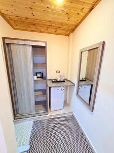 Kuchyň nebo kuchyňský kout v ubytování Ramses Tafilah Lodge نزل رمسيس الطفيلة
