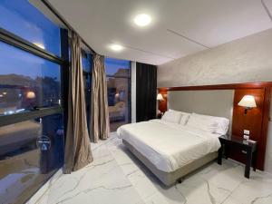 Jerash Hotel客房内的一张或多张床位