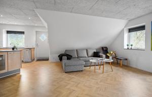 Kuchyň nebo kuchyňský kout v ubytování Cozy Apartment In Varde With Wifi