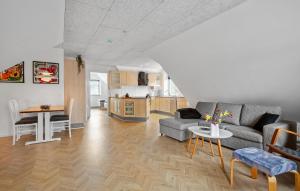 Kuchyň nebo kuchyňský kout v ubytování Cozy Apartment In Varde With Wifi