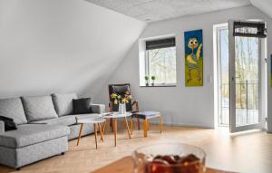 Posezení v ubytování Cozy Apartment In Varde With Wifi