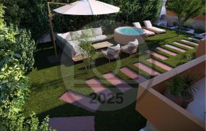 Una vista aérea de un patio trasero con una piscina, sillas y una sombrilla. en 2 Bedroom Amazing Home In Zadar, en Zadar
