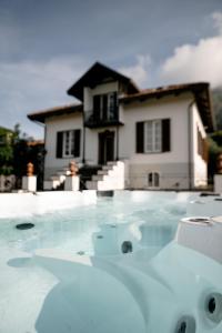 Bazén v ubytování Tenuta Calitto wine resort e spa nebo v jeho okolí