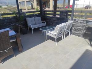 A balcony or terrace at Bee life apts, Sweet house