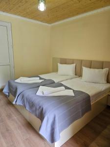 Postel nebo postele na pokoji v ubytování Guest House Gulba