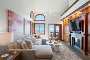 Kuchyň nebo kuchyňský kout v ubytování 4465 Windswept Villa by Akers Ellis Rentals