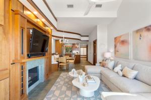 TV a/nebo společenská místnost v ubytování 4465 Windswept Villa by Akers Ellis Rentals