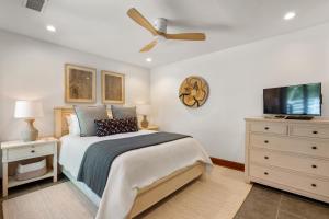 Postel nebo postele na pokoji v ubytování 4465 Windswept Villa by Akers Ellis Rentals