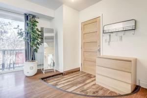 Fotografie z fotogalerie ubytování Spacious Group Haven Near Trendy St Laurent v Montrealu