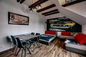 Jantarvia Car Museum , Pasja i Wypoczynek Noclegi z Klimatem的休息区
